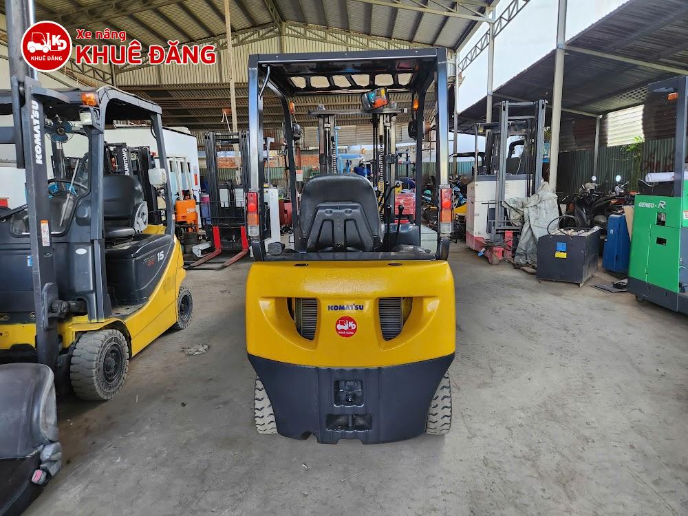 Xe nâng dầu 1.5 tấn Komatsu FD15C-18 gắn gầu xúc - Vận hành an toàn