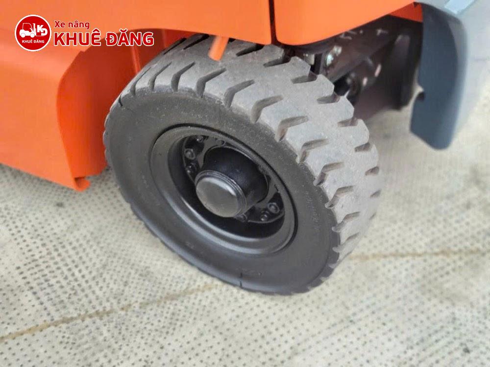 Xe nâng điện ngồi lái 1.5 tấn Toyota 8FBH15, 4.5m