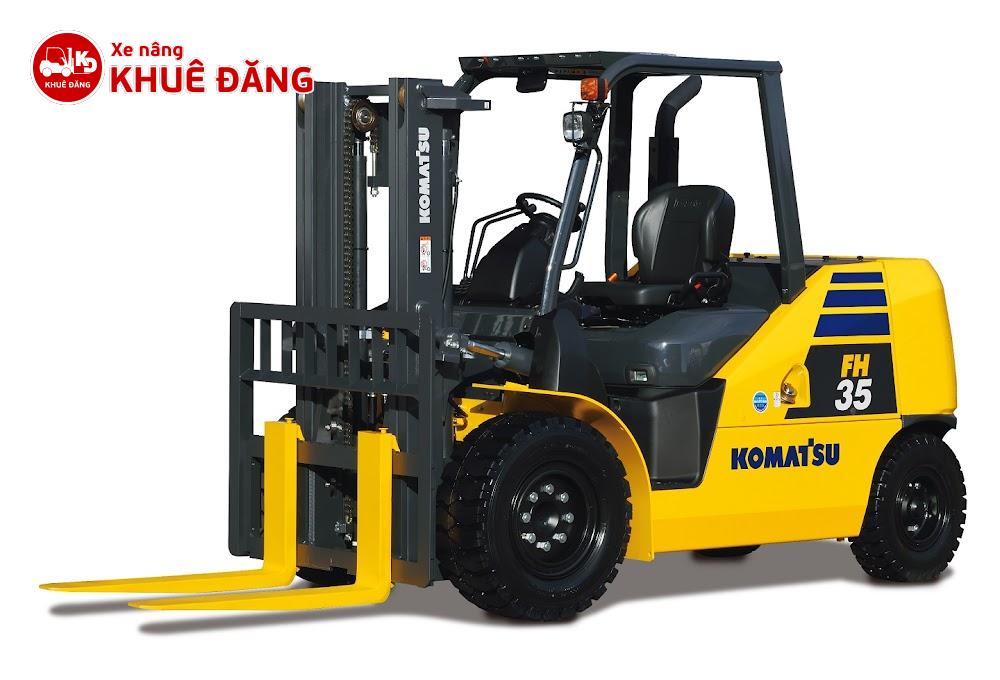 Xe nâng Komatsu FH35-2 thuộc series FH mới của Komatsu, sử dụng công nghệ động cơ và truyền động hiện đại hơn dòng FD truyền thống.