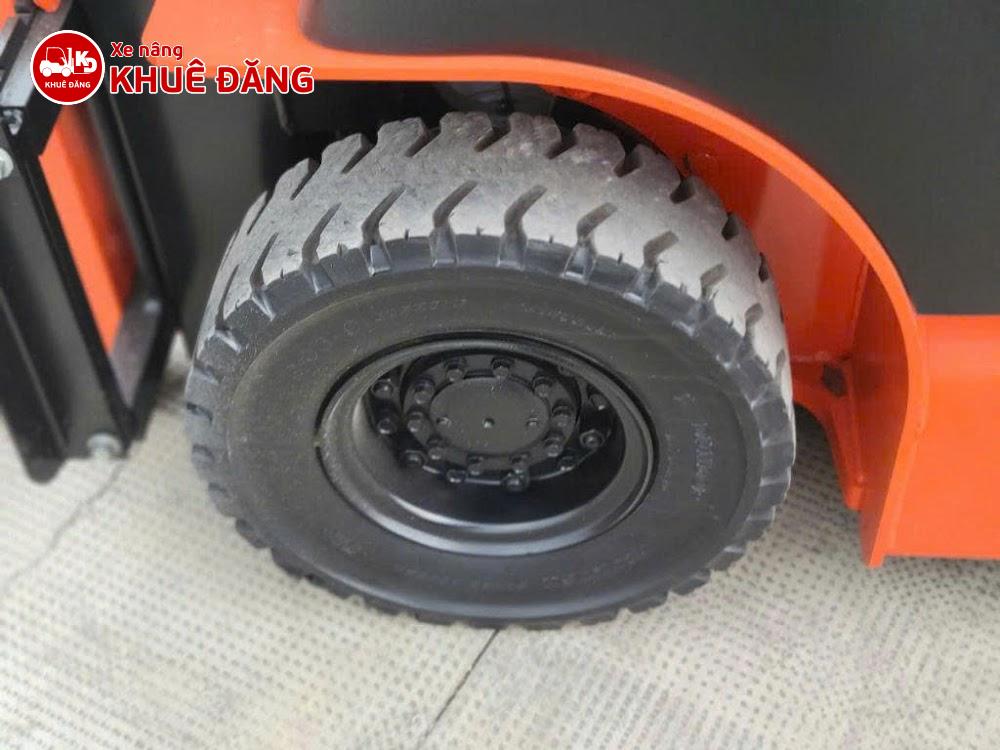 Xe nâng điện ngồi lái 1.5 tấn Toyota 8FBH15, 4.5m