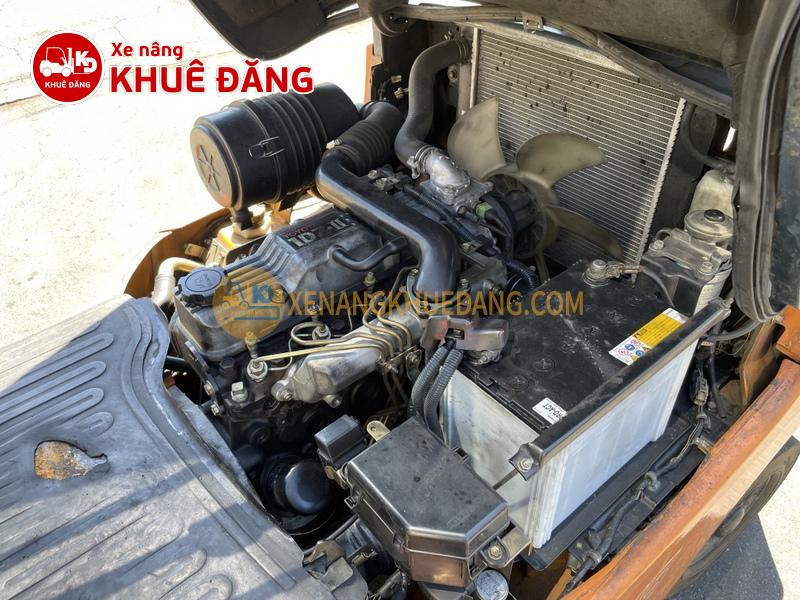1833-Xe nâng dầu 1.5 tấn Toyota 7FD15