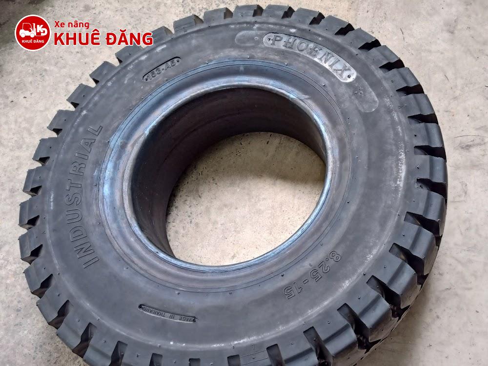 Lốp đặc xe nâng 825-15 Phoenix