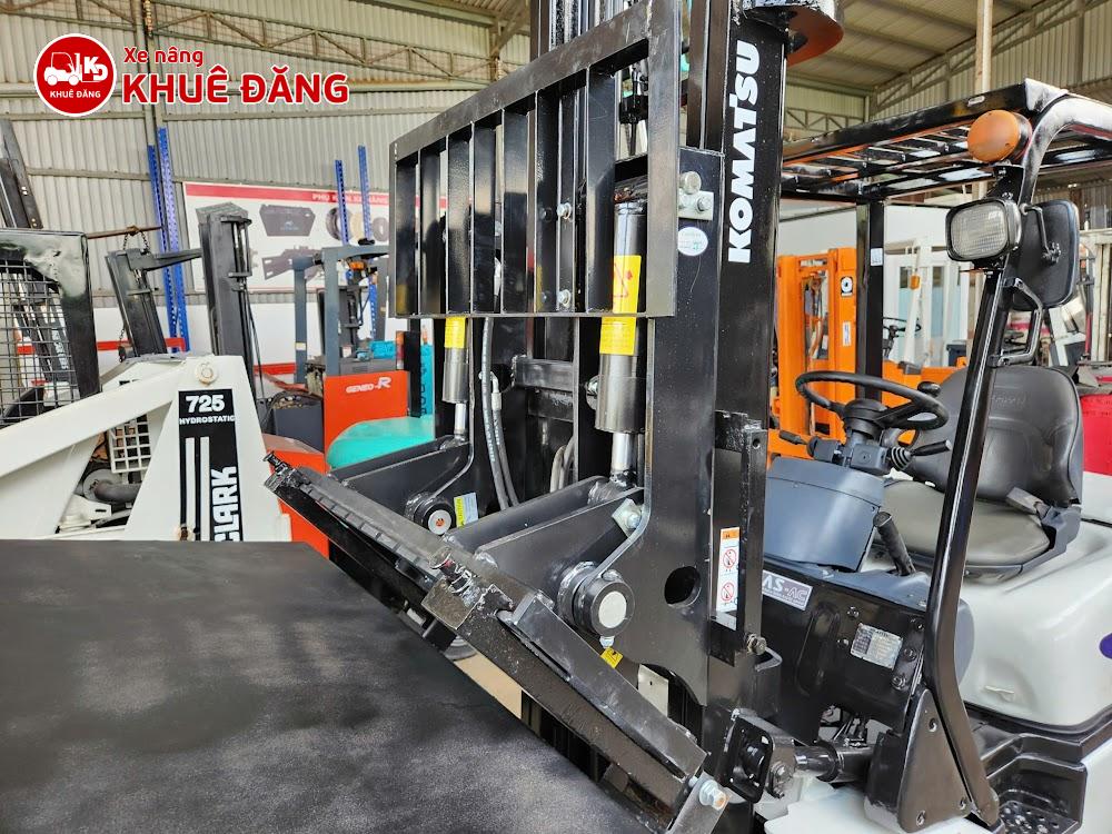 Xe nâng dầu xúc nâng 1.5 tấn Komatsu FD15T-16