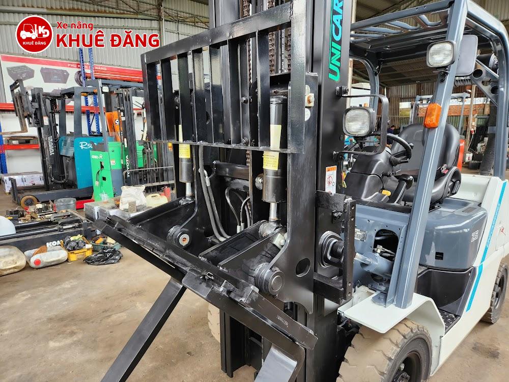 Xe nâng dầu 2.5 tấn Unicarriers FHD25T5. Khung nâng 5m, ty giữa, gật gù
