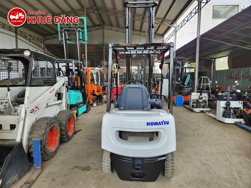 Xe nâng dầu xúc nâng 1.5 tấn Komatsu FD15T-16