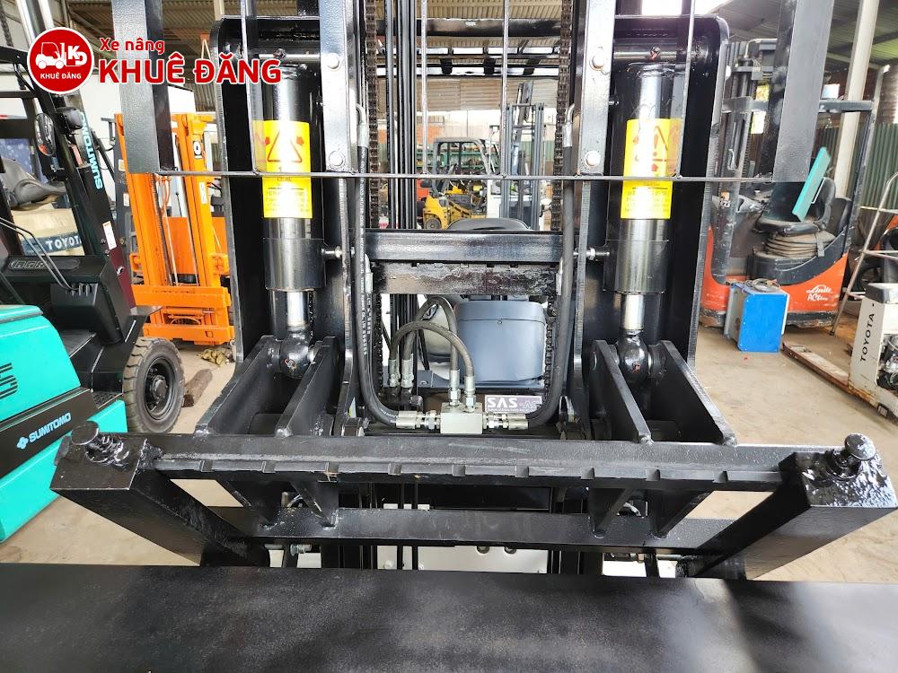Xe nâng dầu xúc nâng 1.5 tấn Komatsu FD15T-16