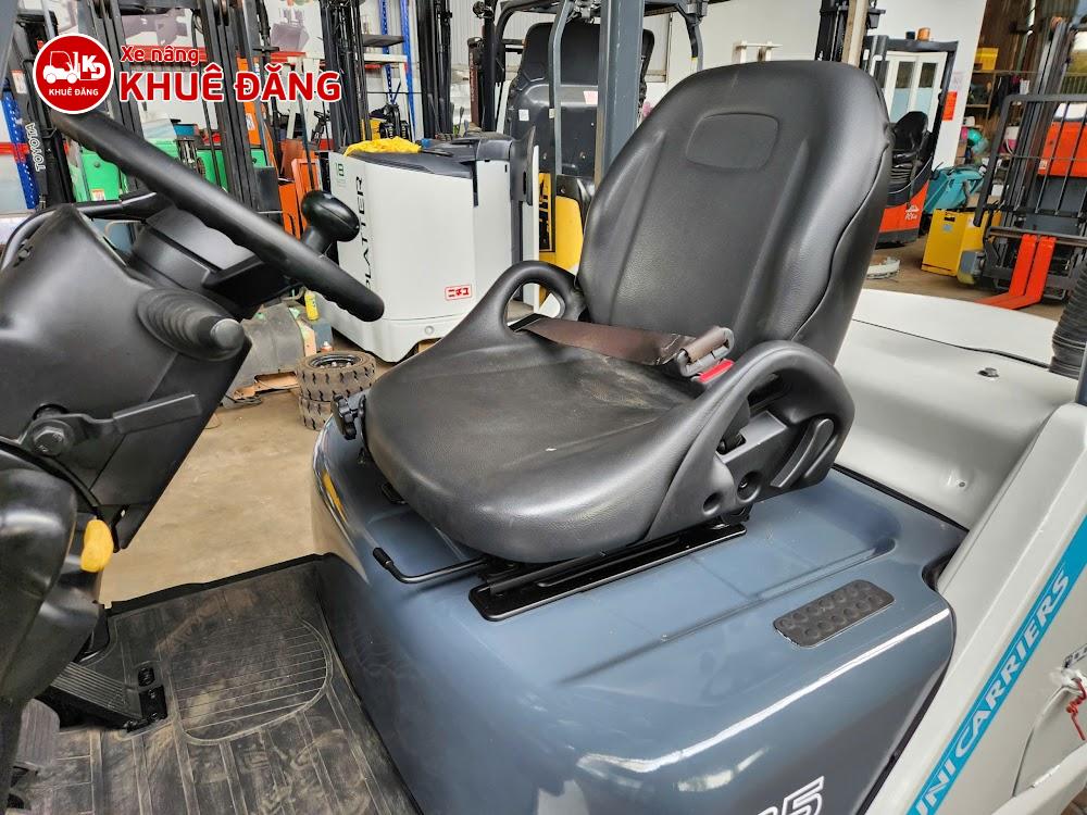 Xe nâng dầu 2.5 tấn Unicarriers FHD25T5. Khung nâng 5m, ty giữa, gật gù