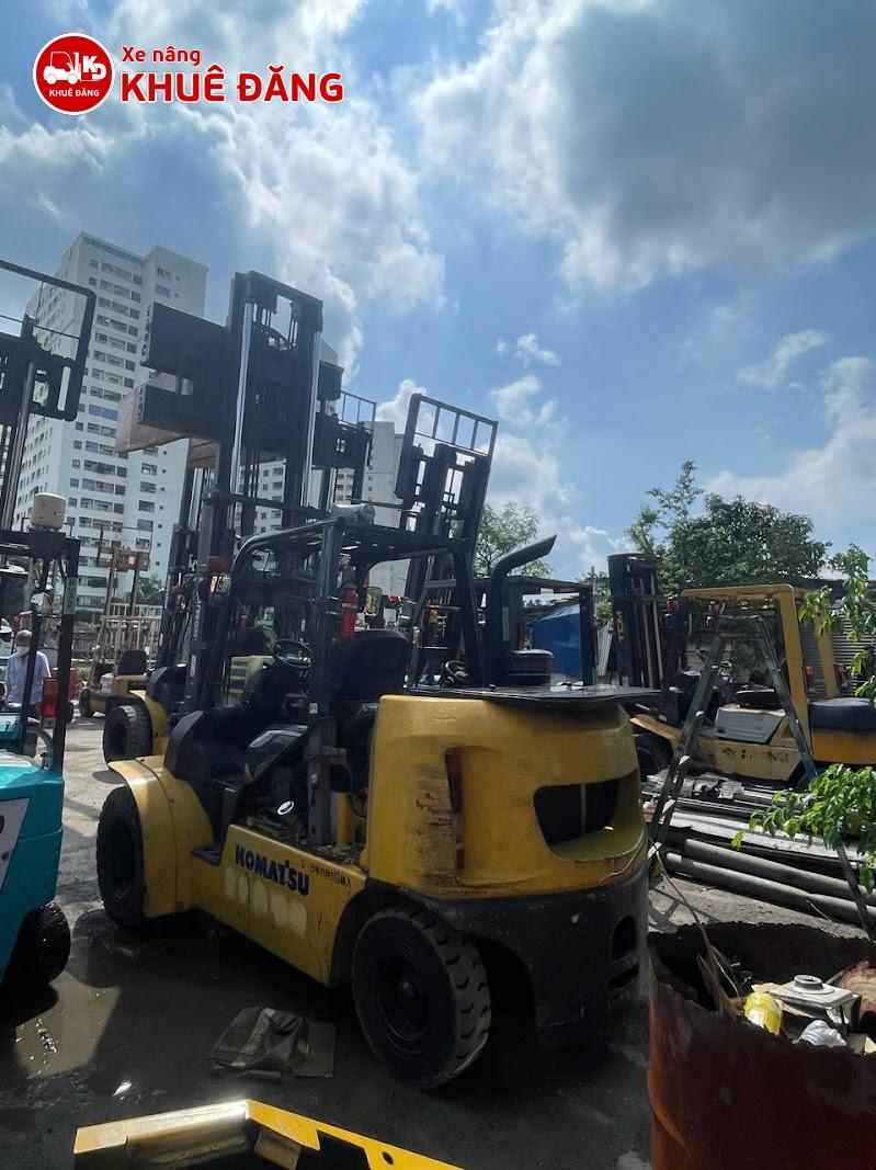 Xe nâng dầu 4 tấn Komatsu FH40-2, kẹp vuông, lốp đôi