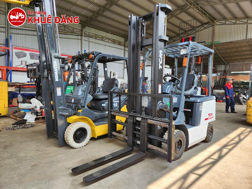 Xe nâng điện ngồi lái 2.5 tấn TCM FB25-7, 4m, đóng mở càng