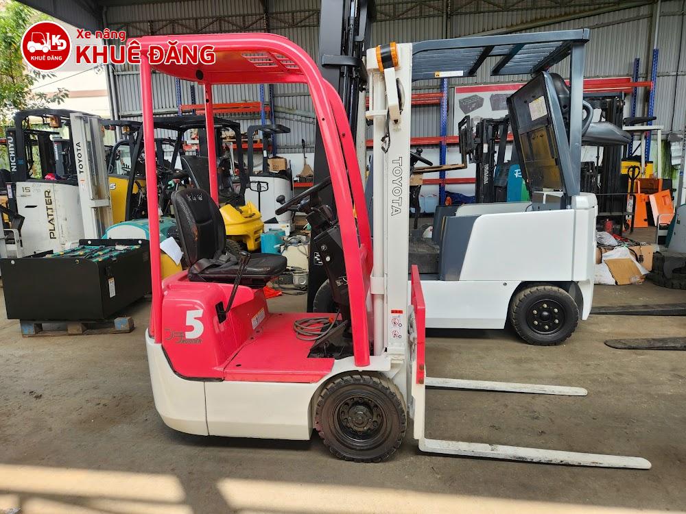 Xe nâng điện ngồi lái 3 bánh 500kg Toyota 3FBK5, nâng cao 2.5m