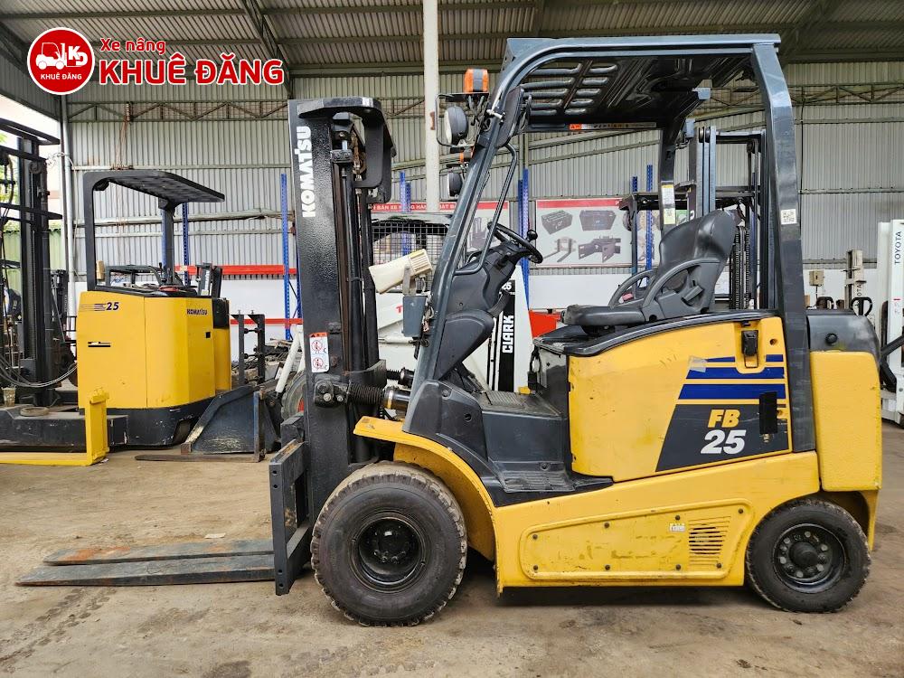 Xe nâng điện ngồi lái 2.5 tấn Komatsu FB25-12