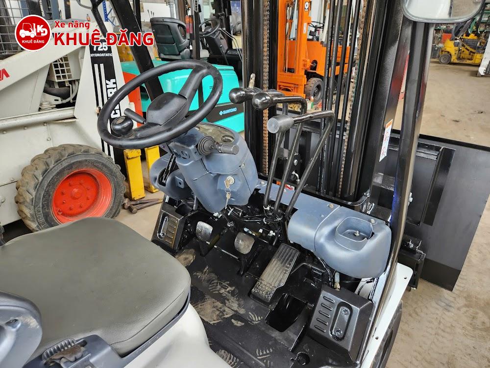Xe nâng dầu xúc nâng 1.5 tấn Komatsu FD15T-16