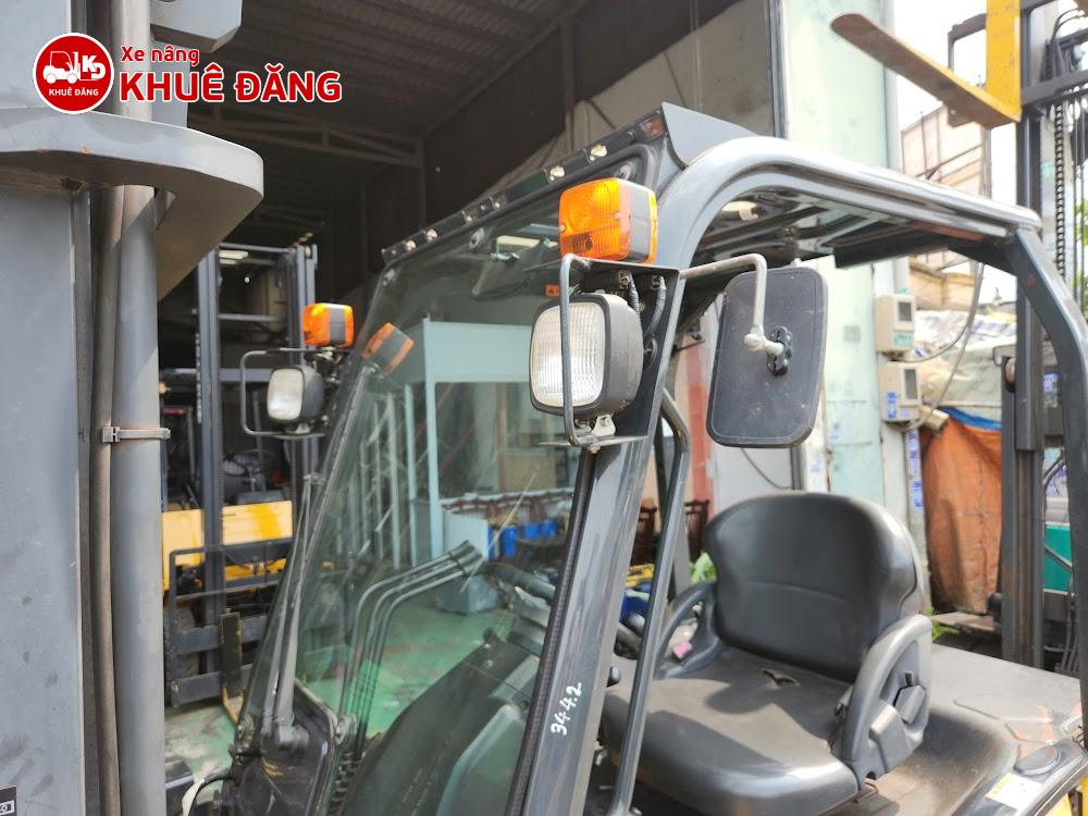 Xe nâng điện ngồi lái 2.5 tấn Komatsu FE25-1, lốp đôi nâng cao 4m