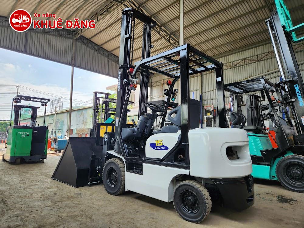 Xe nâng dầu xúc nâng 1.5 tấn Komatsu FD15T-16