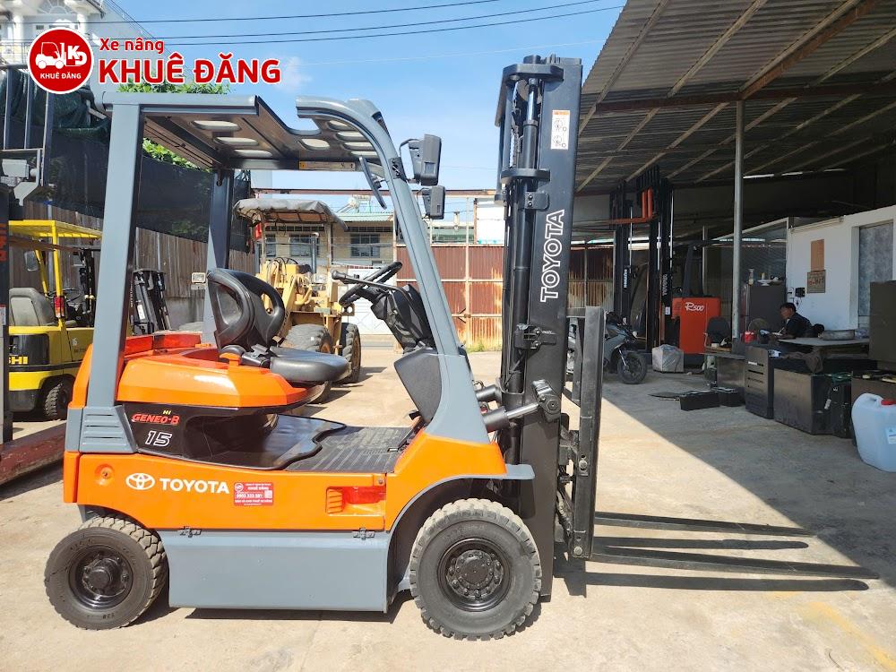 Xe nâng điện ngồi lái 1.5 tấn Toyota 7FB15, 3m có SAS