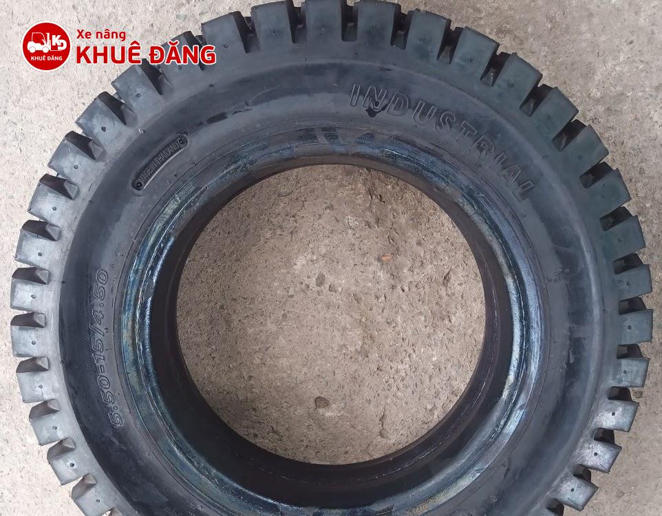 Lốp đặc xe nâng 550-15 Phoenix