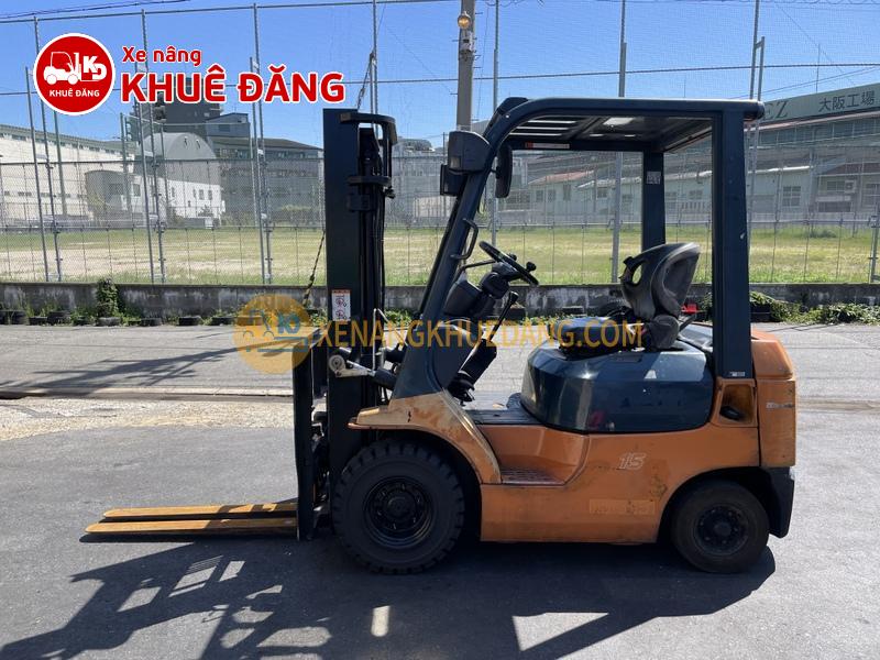 1833-Xe nâng dầu 1.5 tấn Toyota 7FD15