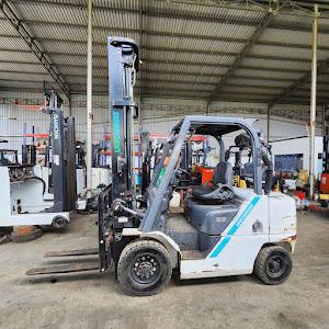 Xe nâng dầu 2.5 tấn Unicarriers FHD25T5. Khung nâng 5m, ty giữa, dịch giá