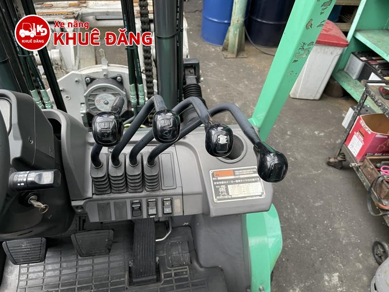 1971-Xe nâng dầu 3.5 tấn Mitsubishi FDE35AT