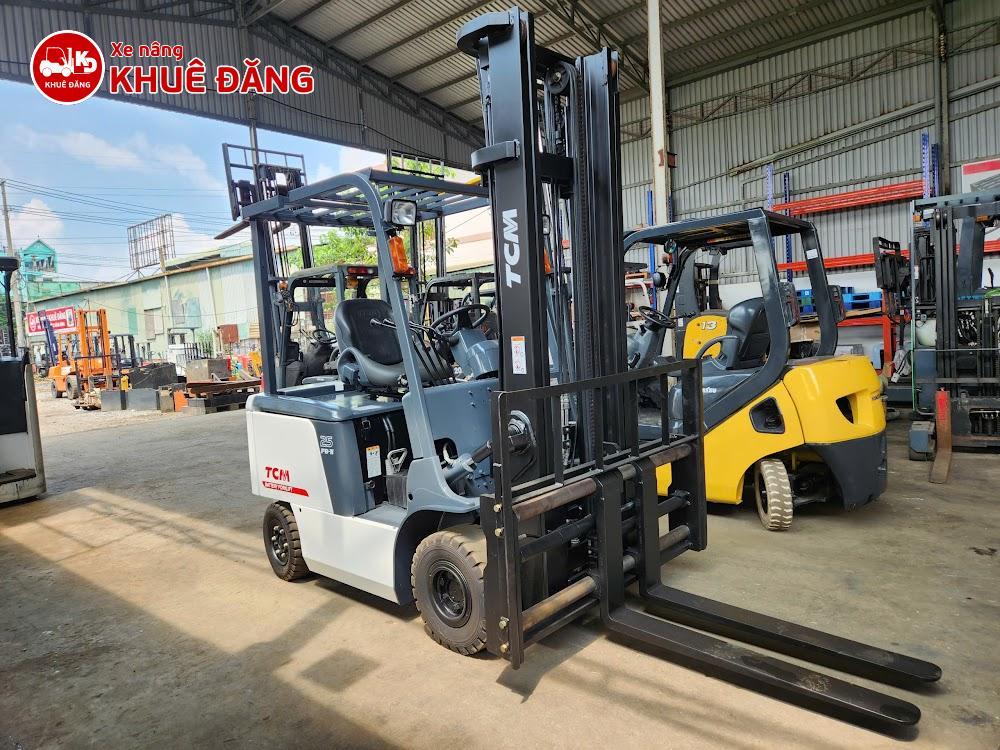 Xe nâng điện ngồi lái 2.5 tấn TCM FB25-7, 4m, đóng mở càng
