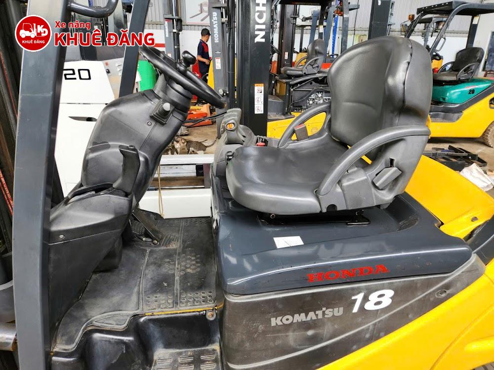 Ghế ngồi của Xe nâng điện ngồi lái 1.8 tấn Komatsu FB18-12