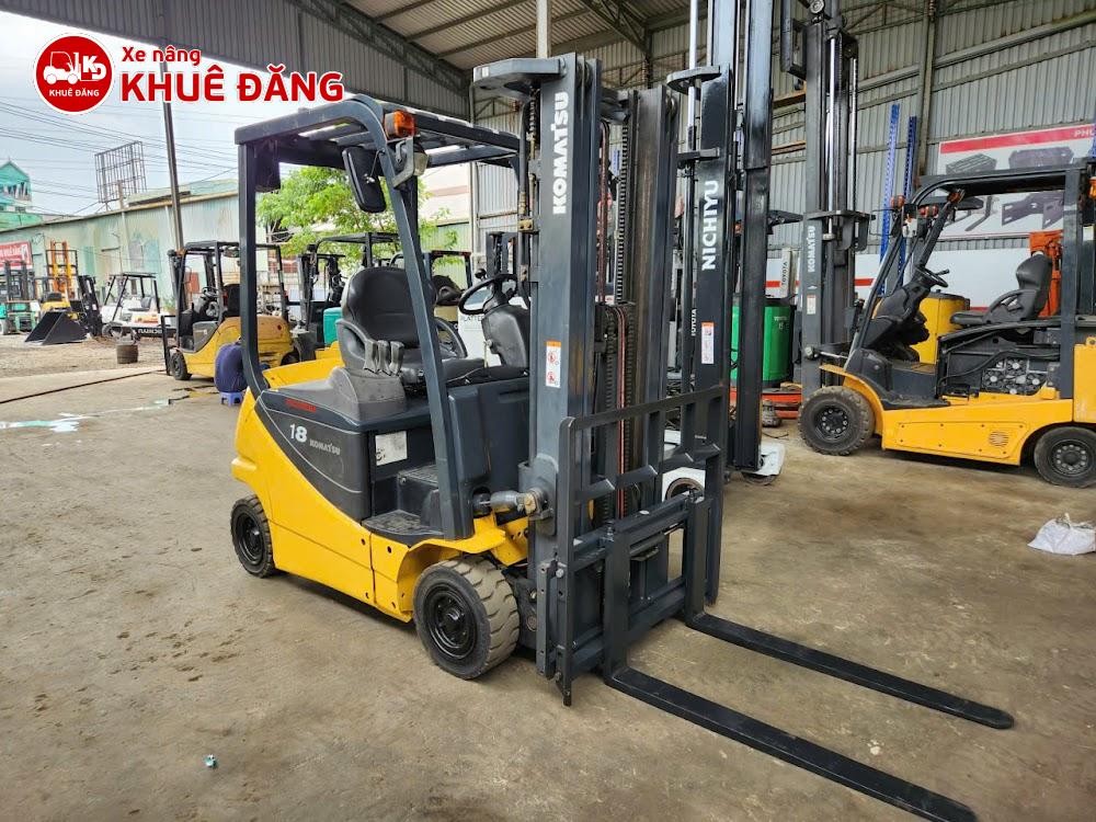Xe nâng điện ngồi lái 1.8 tấn Komatsu FB18-12 tại bãi Khuê Đăng TPHCM