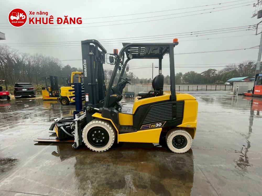 Xe nâng điện ngồi lái Komatsu FE30-2