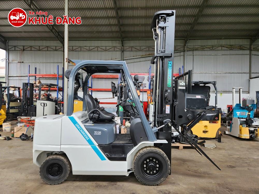 Xe nâng dầu 2.5 tấn Unicarriers FHD25T5. Khung nâng 5m, ty giữa, gật gù