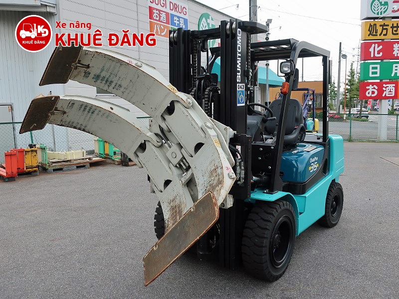 Xe nâng dầu 3.5 tấn gắn kẹp giấy