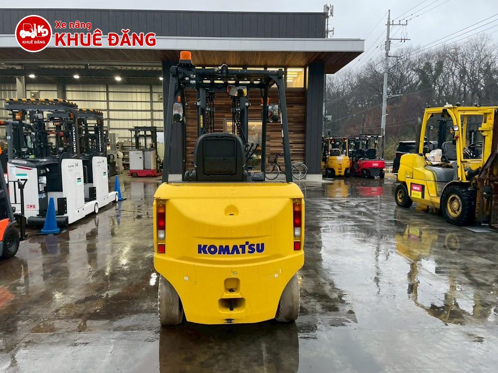 Xe nâng điện ngồi lái Komatsu FE30-2