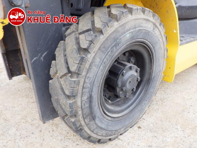 Lốp xe nâng 700-12 ở phía trước Xe nâng dầu 2.5 tấn Komatsu FD25T-17 số tự động