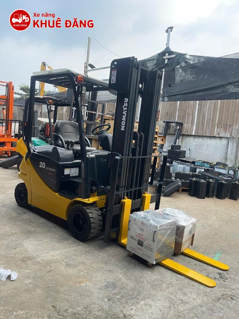 Xe nâng điện ngồi lái 2 tấn Komatsu FB20AHB-12