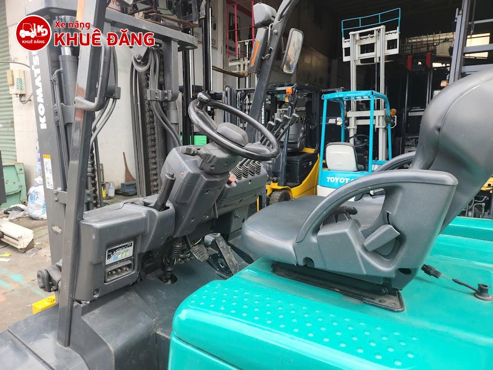 Xe nâng điện ngồi lái 3 tấn Komatsu FB30-11, lốp đôi, nâng cao 3m