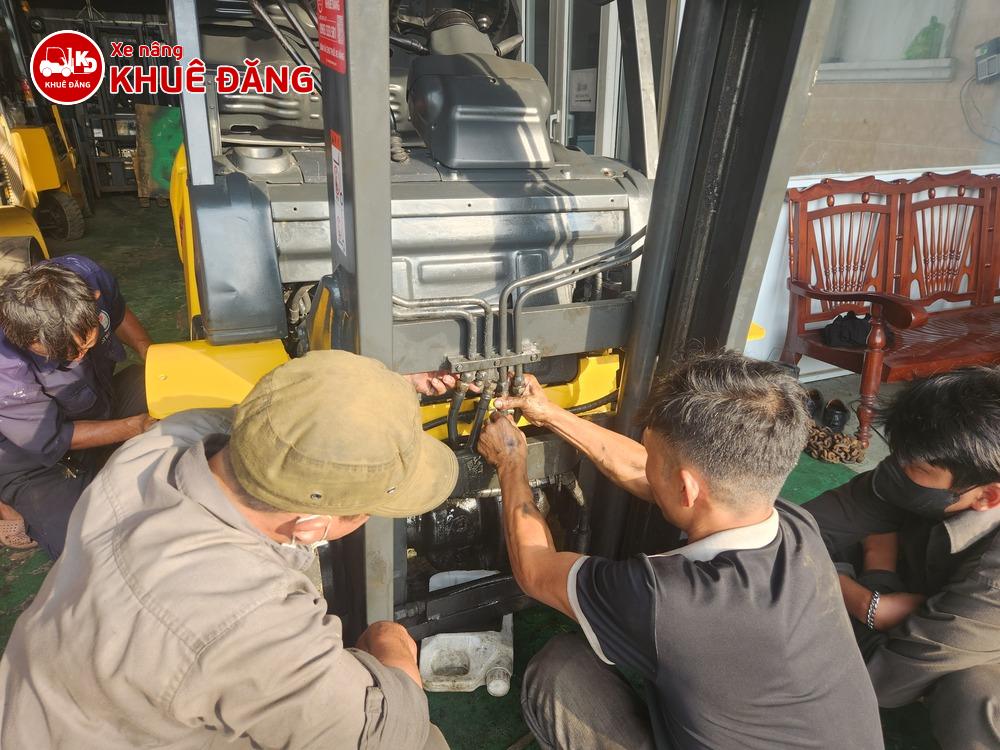 Sửa ống dầu xe nâng Komatsu tại BÌnh Tân
