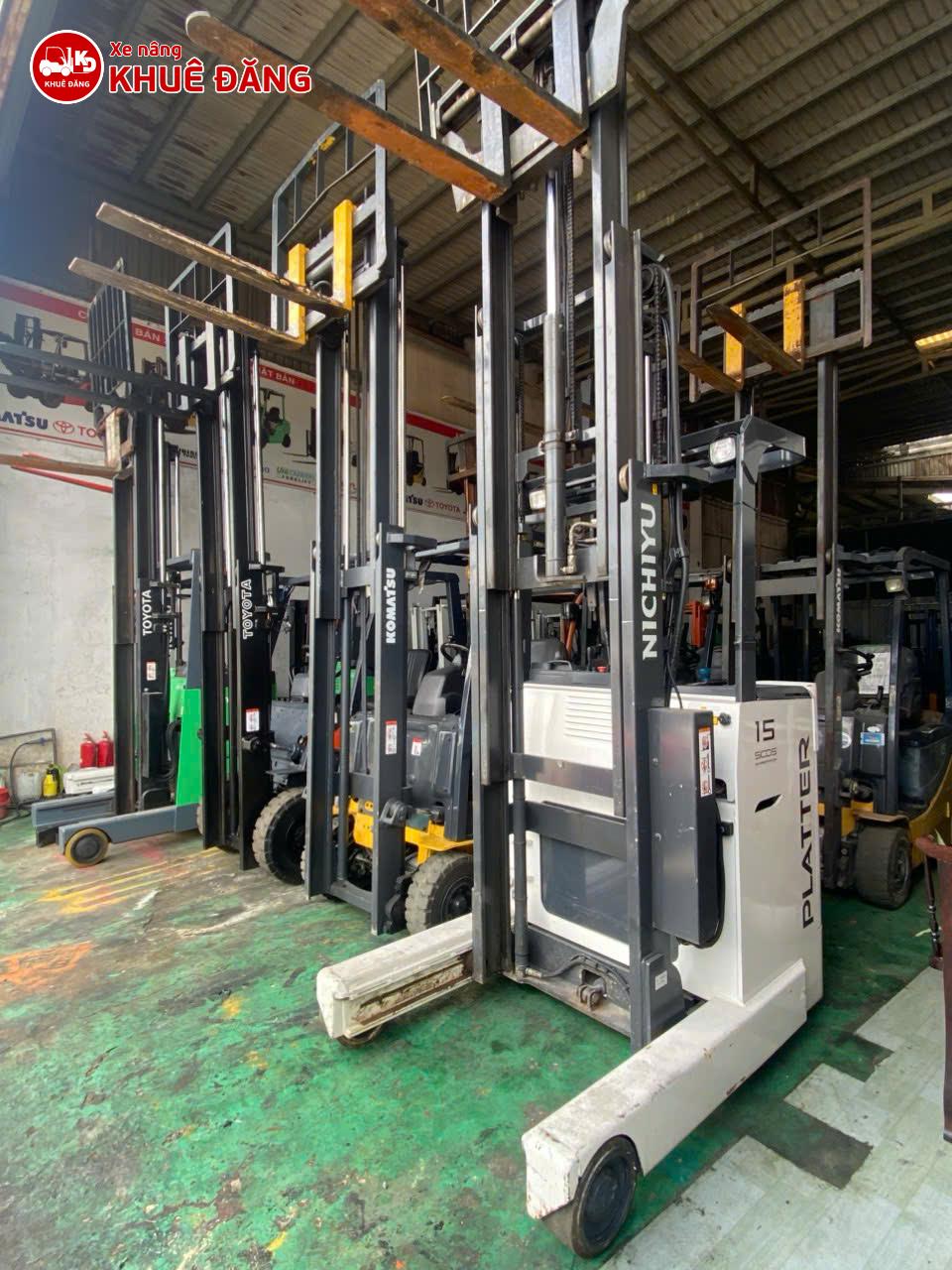 Xe nâng điện tại kho showroom Khuê Đăng TPHCM