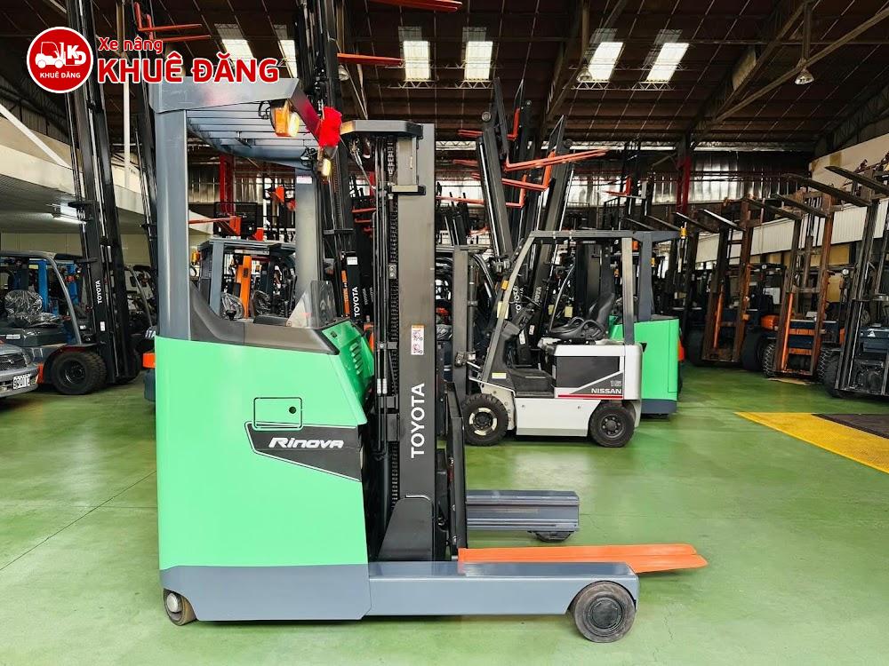 Xe nâng điện đứng lái là xe nâng hàng thuộc class II