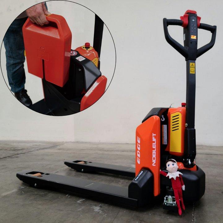 Pin lithium trên xe nâng tay điện Noblift có dung lượng khoản 20Ah