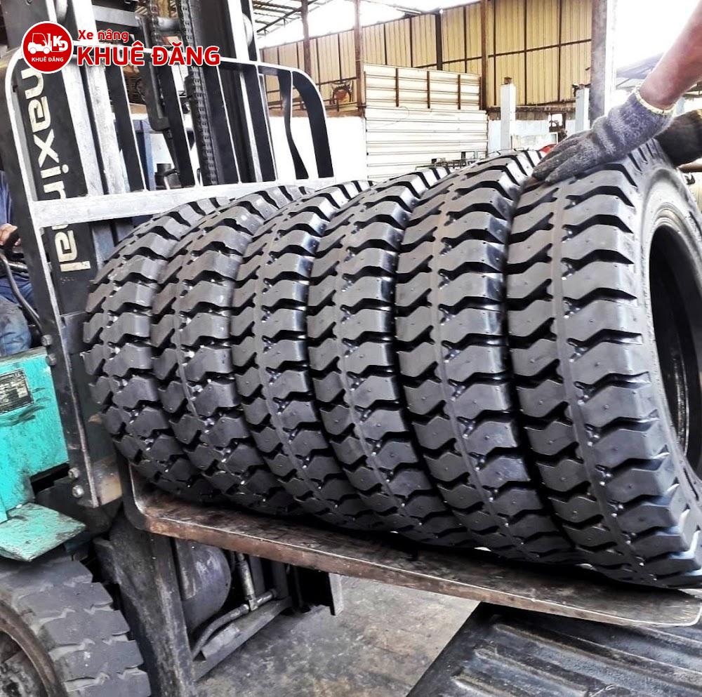 Bánh đặc xe nâng dầu 2.5 tấn giá rẻ tại TPHCM