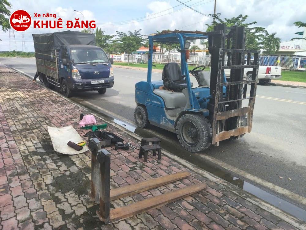 Sửa khung xe nâng tại KCN Tân Tạo, Bình Tân (1)