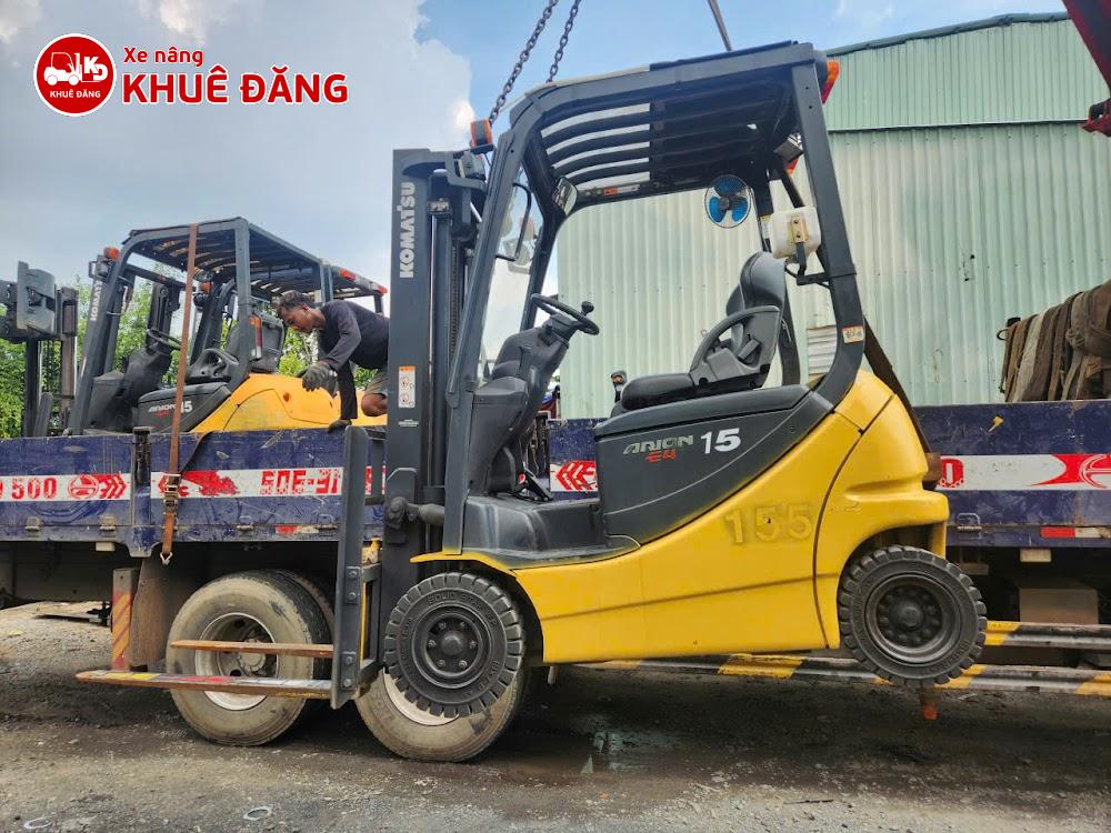 Xe nâng điện ngồi lái 1.5 tấn Komatsu bãi Nhật (1)