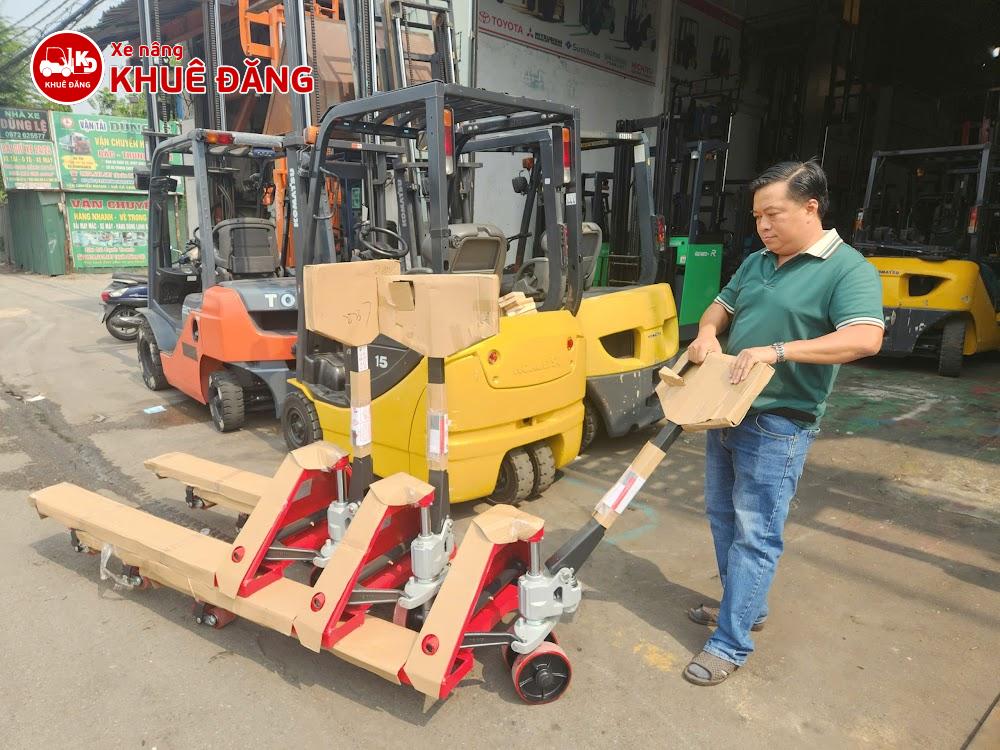 Xe nâng tay 3 tấn mới được bán tại xe nâng Khuê Đăng