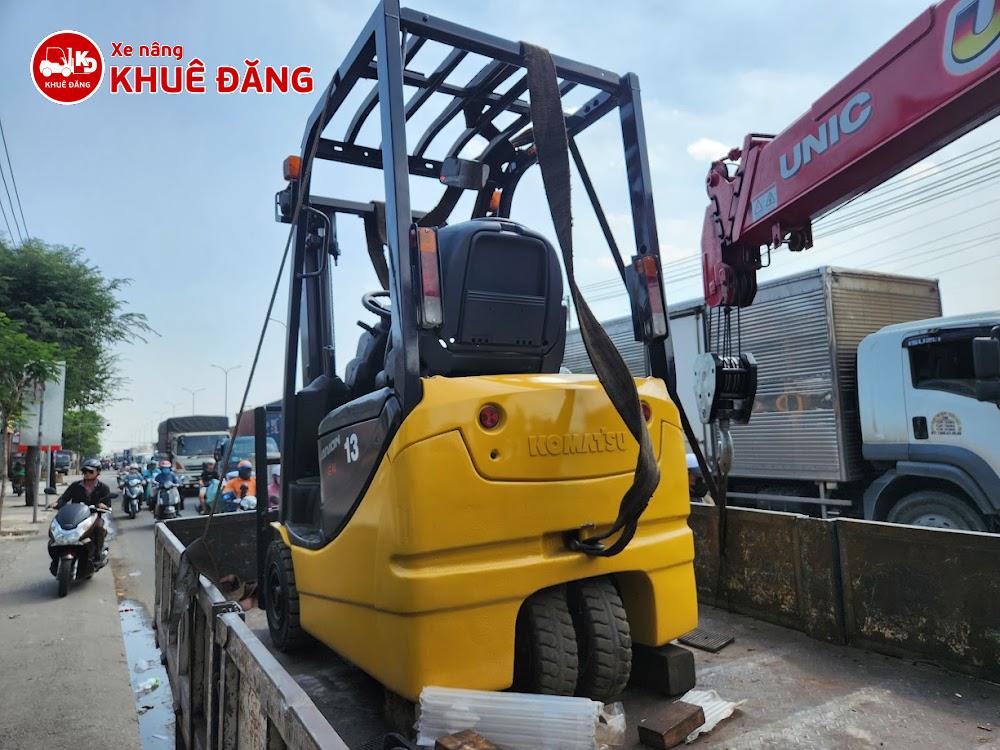 Giao Xe nâng điện ngồi lái 3 bánh Komatsu FB15M-12