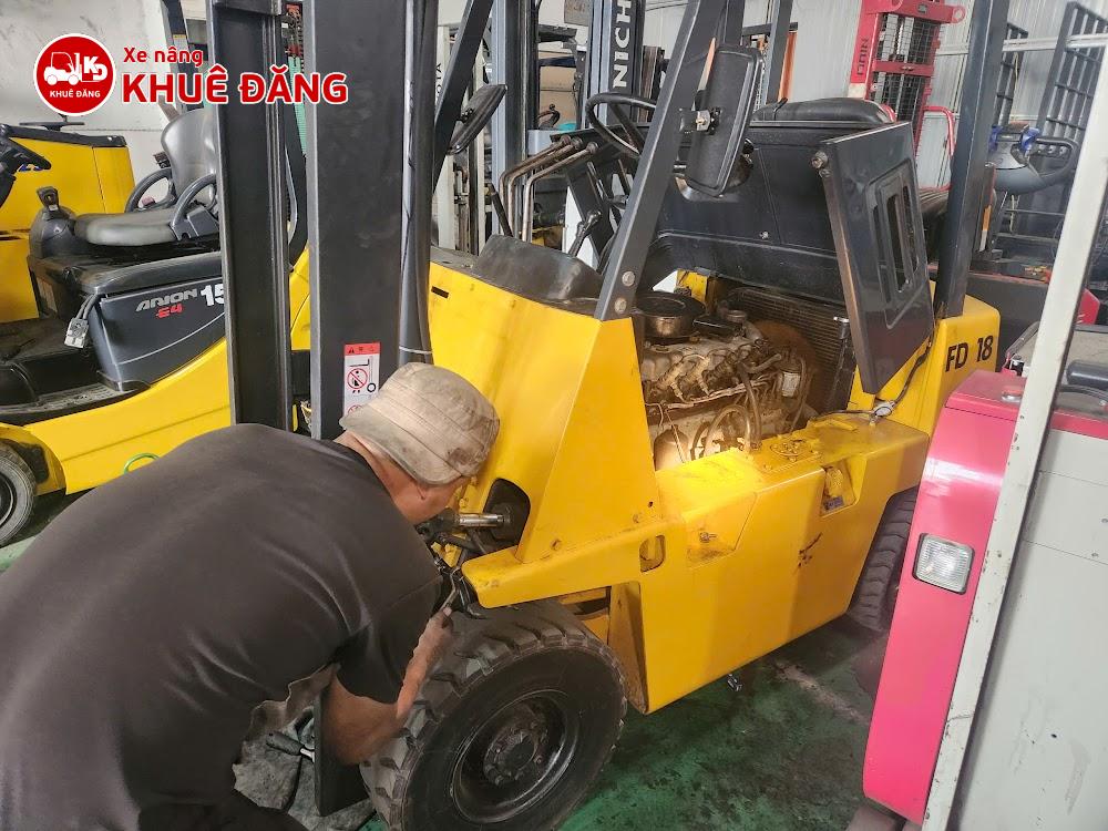 Sửa xe nâng máy dầu 1.8 tấn Komatsu