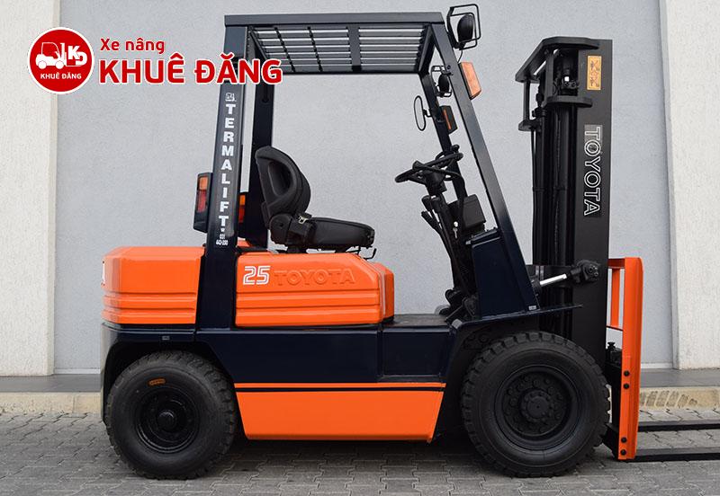 Xe nâng dầu 2.5 tấn Toyota 5FD25 Nhật Bản