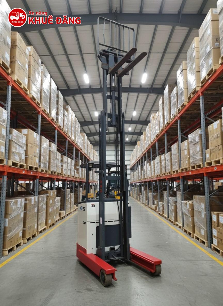 Xe nâng điện đứng lái 2.5 tấn với khung 3 ty 3 lao, nâng cao 4.5m