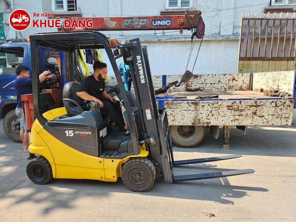 Giao Xe nâng điện ngồi lái 4 bánh Komatsu Fb15-12 