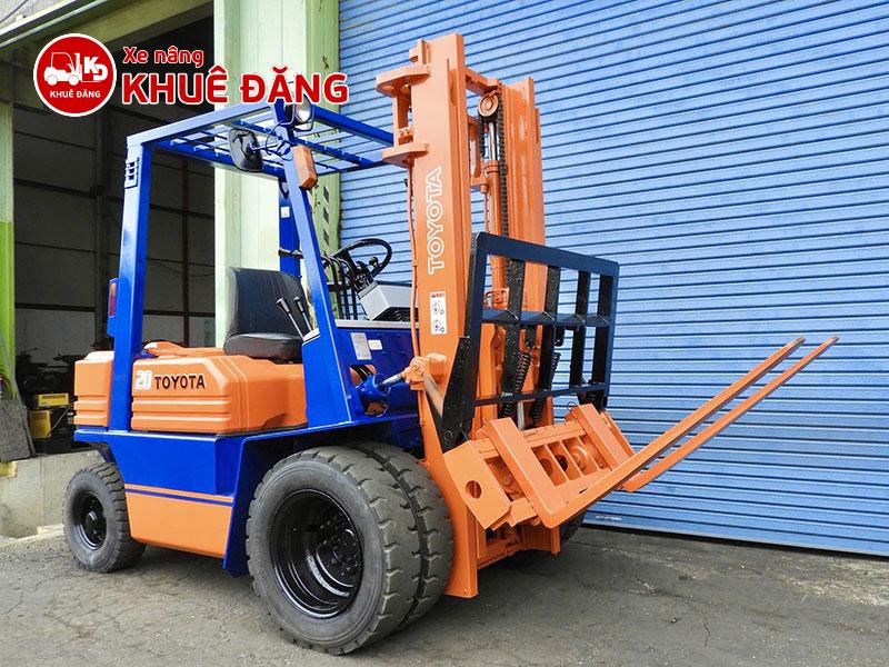 xe nâng dầu 2 tấn 5FD20 càng gật gù, lốp đôi