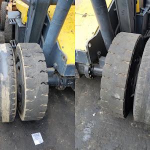 Lốp hơi sẽ bị mòn ở giữa, lốp đặc mòn đều