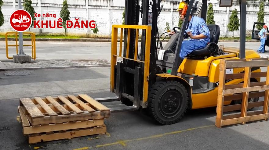 Học lái xe nâng tại trung tâm
