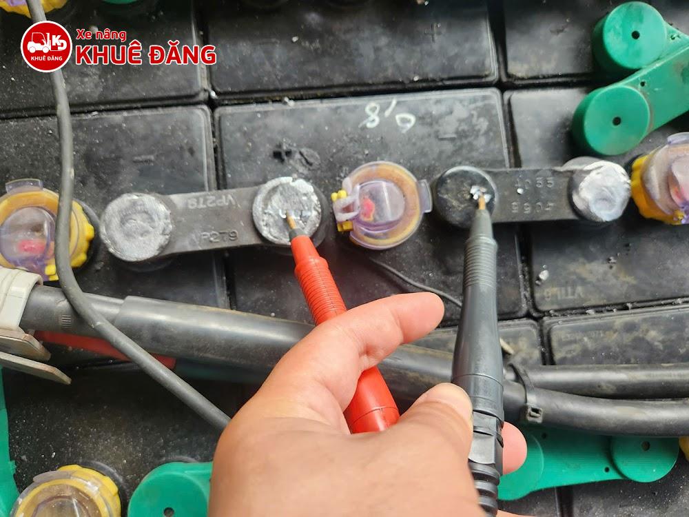 Ắc quy xe nâng dùng được bao nhiêu năm?